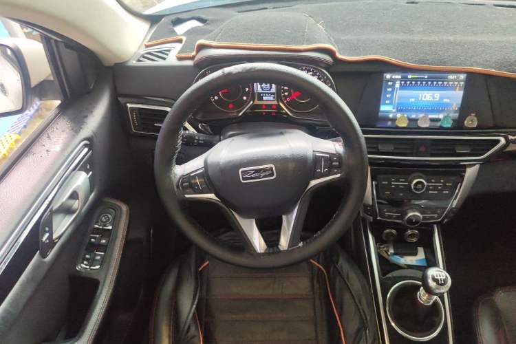 Used Zotye Domy X5 2015 1.5T Manual Luxury Version China IV Standard Steering Wheel