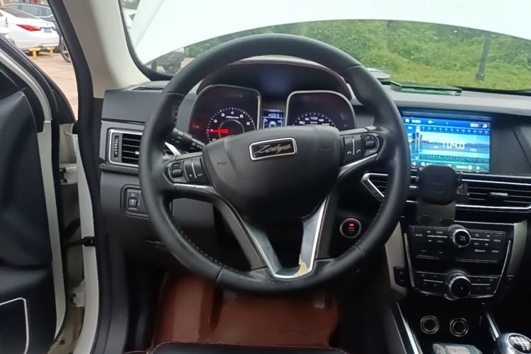 Used Zotye Domy X5 2015 1.5T Manual Luxury Version China IV Standard Steering Wheel