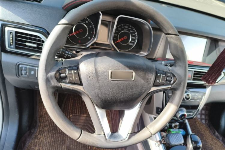Used Zotye Domy X5 2015 1.5T CVT ZhiXian Model China IV Standard Steering Wheel