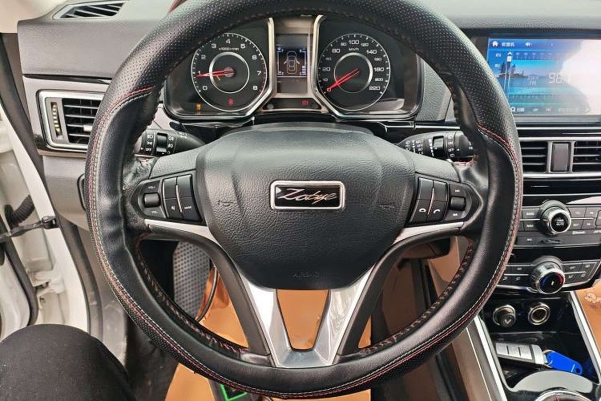Used Zotye Domy X5 2015 1.5T Manual Luxury Version China IV Standard Steering Wheel