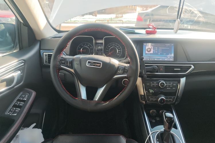 Used Zotye Domy X5 2015 1.5T CVT ZhiXian Model China IV Standard Steering Wheel
