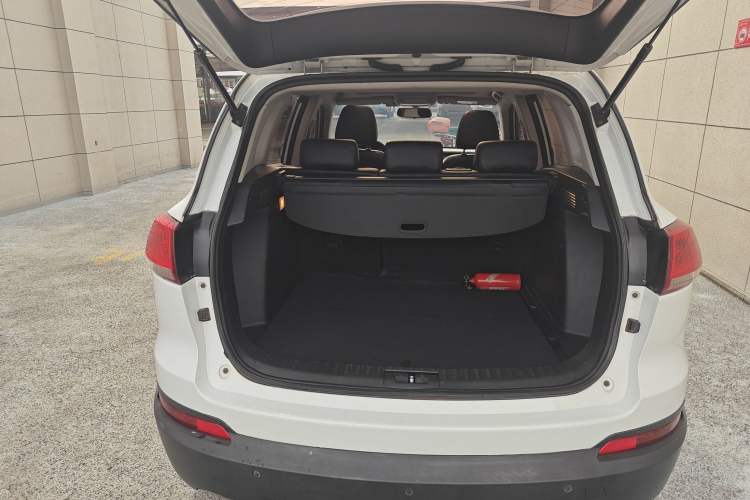 Used Zotye Domy X5 2015 1.5T CVT ZhiXian Model China IV Standard Trunk
