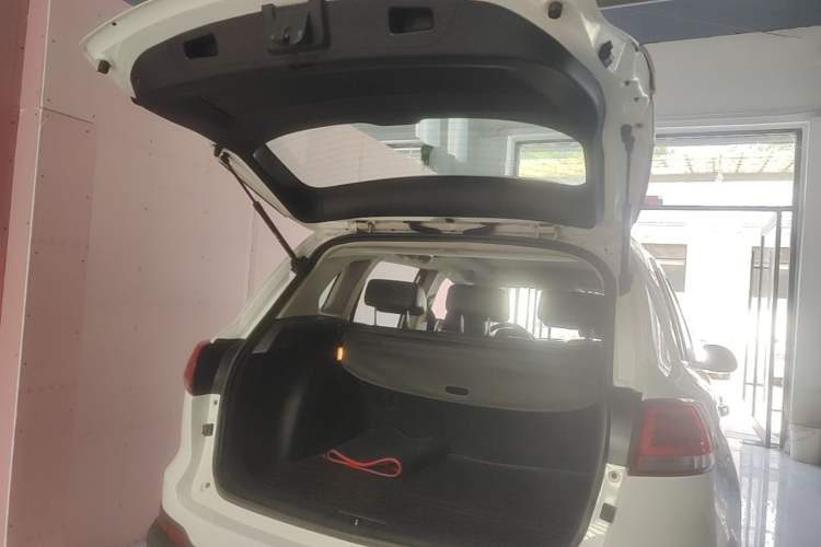 Used Zotye Domy X5 2015 1.5T CVT ZhiXian Model China IV Standard Trunk