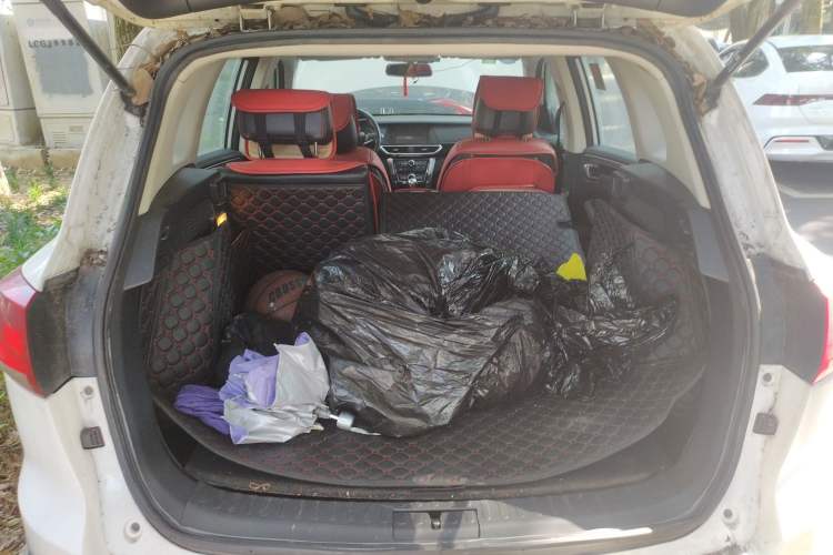 Used Zotye Domy X5 2015 1.5T Manual Luxury Version China IV Standard Trunk