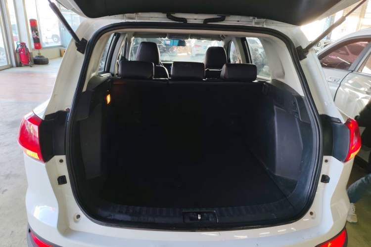 Used Zotye Domy X5 2015 1.5T CVT Landlord Model China IV Standard Trunk