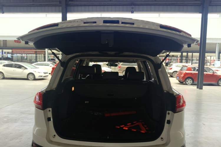 Used Zotye Domy X5 2015 1.5T CVT ZhiXian Trim China V Standard Trunk