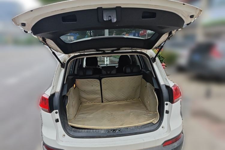 Used Zotye Domy X5 2015 1.5T Manual Luxury Version China IV Standard Trunk