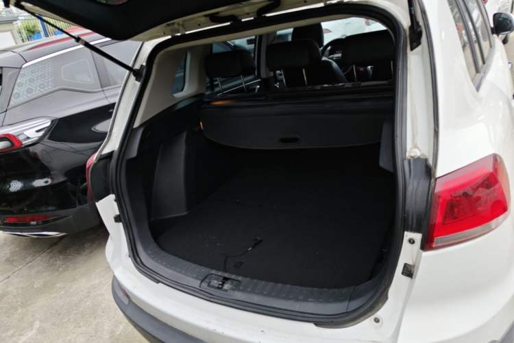 Used Zotye Domy X5 2015 1.5T Manual Luxury Version China IV Standard Trunk