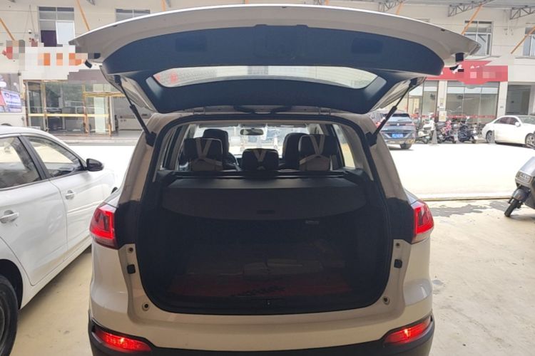 Used Zotye Domy X5 2015 1.5T CVT ZhiXian Trim China V Standard Trunk
