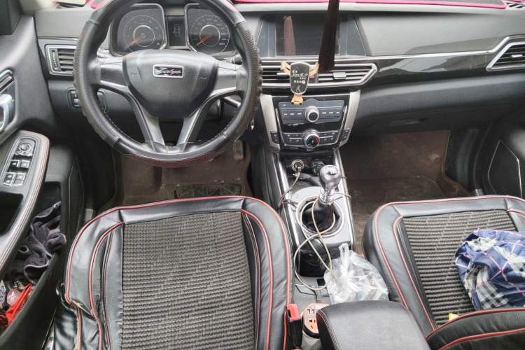 Used Zotye Domy X5 2016 1.5T Manual Elite 7-Seater China IV Standard Center Console