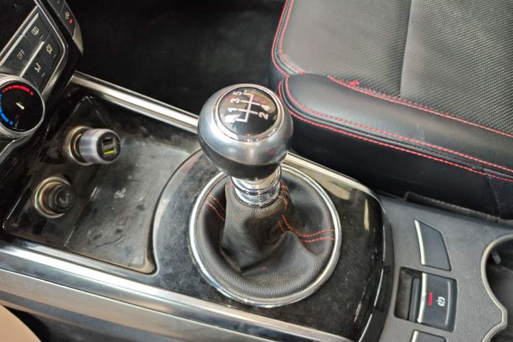 Used Zotye Domy X5 2016 1.5T Manual Luxury 7-Seater China V Emission Standard Gear Lever