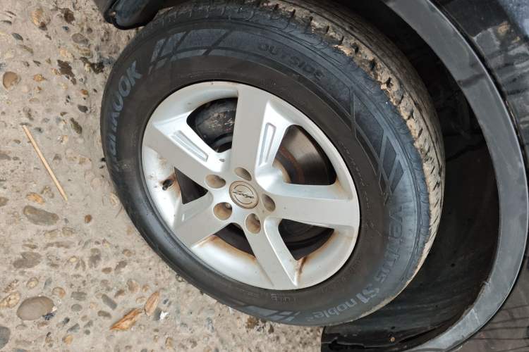 Used Zotye Domy X5 2016 1.5T Manual Luxury 7-Seater China V Emission Standard Left Front Wheel Hub