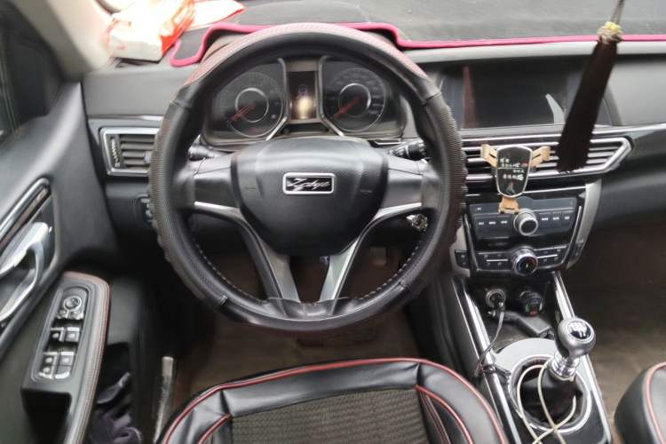 Used Zotye Domy X5 2016 1.5T Manual Elite 7-Seater China IV Standard Steering Wheel