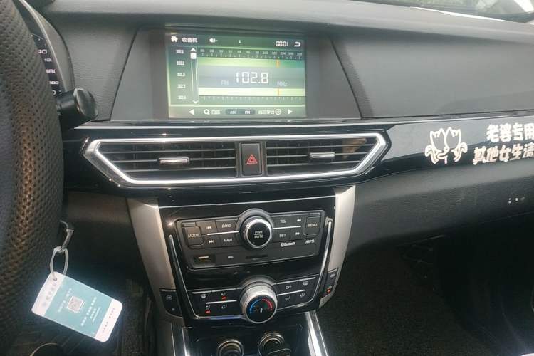 Used Zotye Domy X5 2016 1.5T Manual Luxury 7-Seater China V Emission Standard Audio And AC Panel