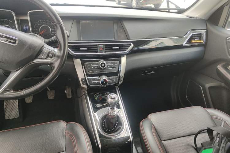 Used Zotye Domy X5 2016 1.5T Manual Luxury 7-Seater Model China IV Standard Audio And AC Panel