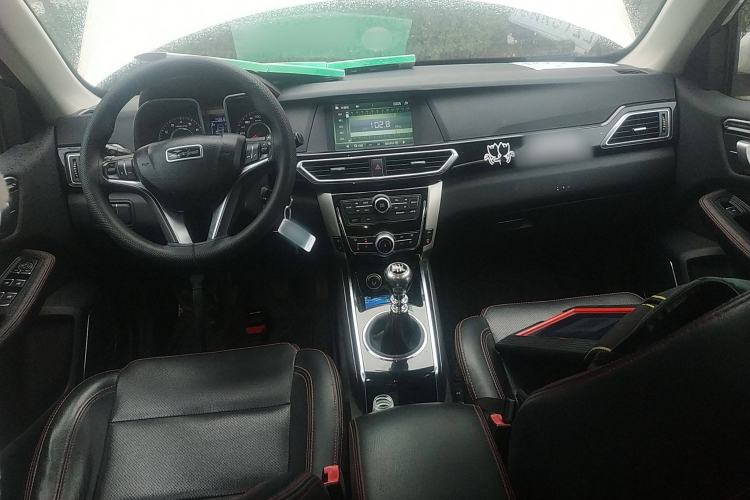 Used Zotye Domy X5 2016 1.5T Manual Luxury 7-Seater China V Emission Standard Center Console