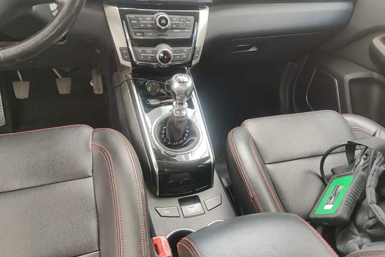 Used Zotye Domy X5 2016 1.5T Manual Luxury 7-Seater Model China IV Standard Gear Lever