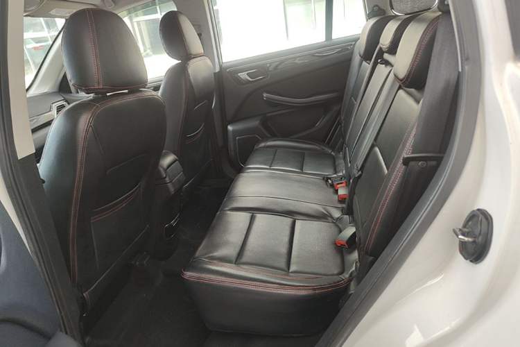 Used Zotye Domy X5 2016 1.5T Manual Luxury 7-Seater Model China IV Standard Left Rear Seat