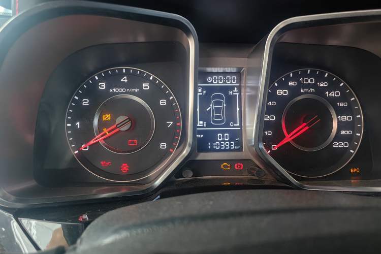 Used Zotye Domy X5 2016 1.5T Manual Luxury 7-Seater China V Emission Standard Odometer Close Up