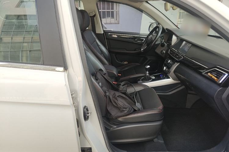 Used Zotye Domy X5 2016 1.5T Manual Luxury 7-Seater Model China IV Standard Right Front Seat
