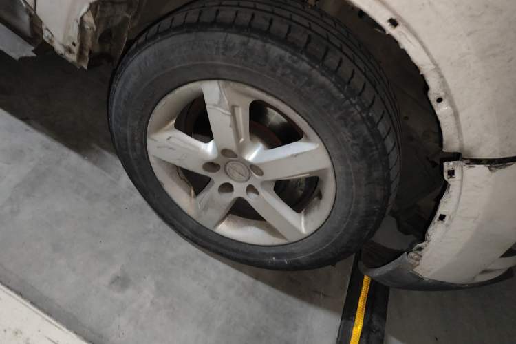 Used Zotye Domy X5 2016 1.5T Manual Elite 7-Seater China IV Standard Right Front Wheel Hub