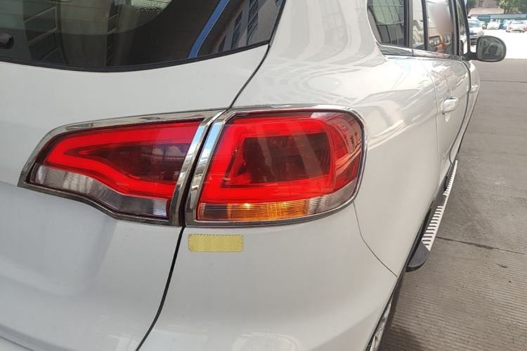 Used Zotye Domy X5 2016 1.5T Manual Luxury 7-Seater Model China IV Standard Right Rear Taillight