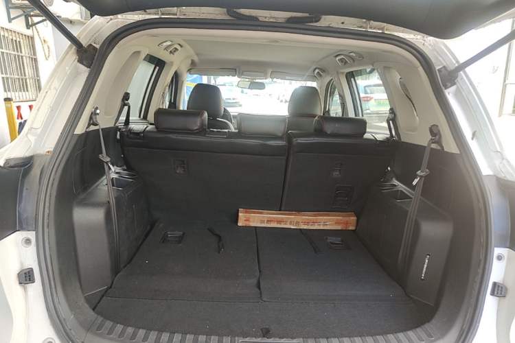 Used Zotye Domy X5 2016 1.5T Manual Luxury 7-Seater Model China IV Standard Trunk