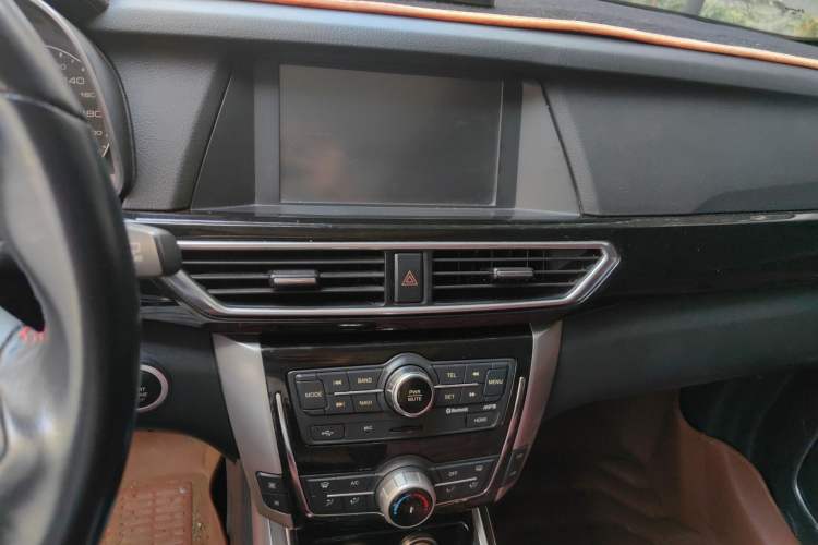 Used Zotye Domy X5 2017 Upgraded Model 1.5T Manual Supreme Edition Audio And AC Panel
