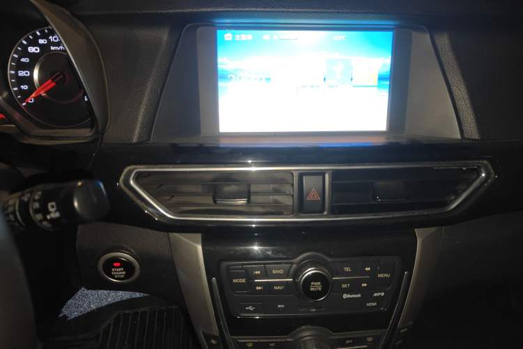 Used Zotye Domy X5 2017 Upgraded Model 1.5T Manual Luxury Version Audio And AC Panel