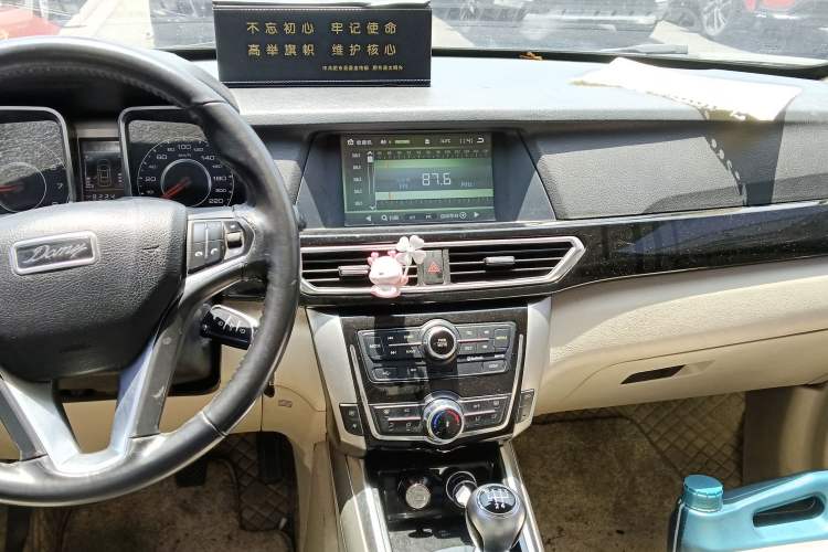 Used Zotye Domy X5 2017 Upgraded Model 1.5T Manual Luxury Version Audio And AC Panel