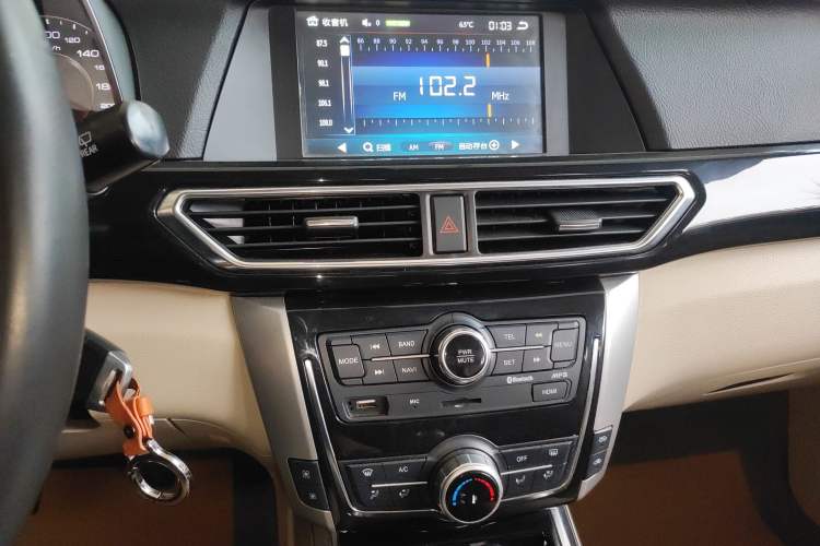 Used Zotye Domy X5 2017 Upgraded Model 1.5T Manual Luxury Version Audio And AC Panel