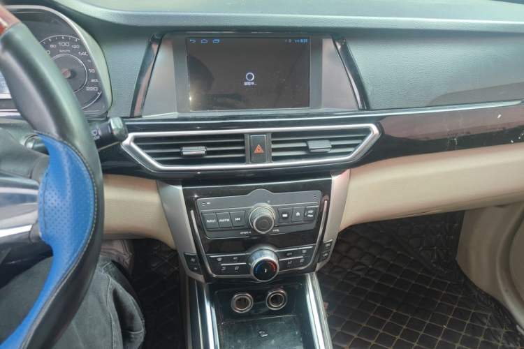 Used Zotye Domy X5 2017 Value Edition 1.6L Manual Fashion Model Audio And AC Panel