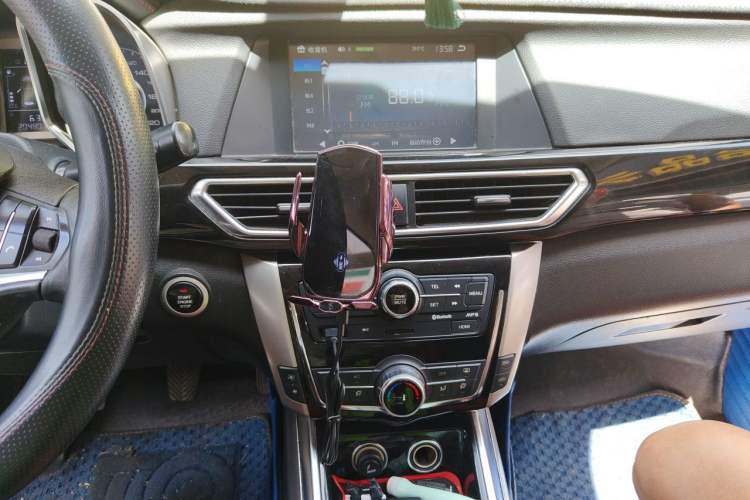 Used Zotye Domy X5 2017 Upgraded Model 1.5T Manual Luxury Version Audio And AC Panel