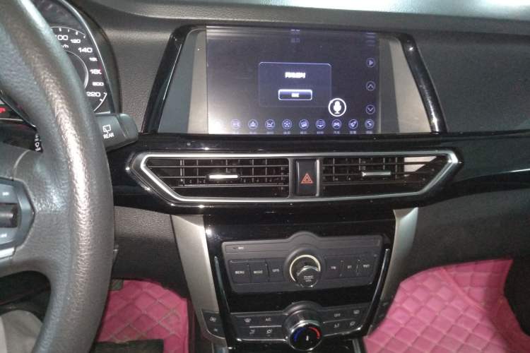 Used Zotye Domy X5 2017 Value Edition 1.6L Manual Fashion Model Audio And AC Panel