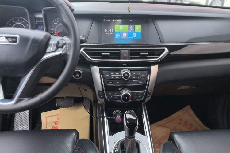 Used Zotye Domy X5 2017 Upgraded Model 1.5T CVT ZhiXian Edition Audio And AC Panel
