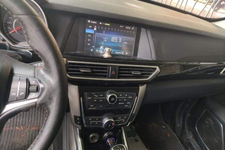 Used Zotye Domy X5 2017 Upgraded Model 1.5T Manual Luxury Edition Audio And AC Panel