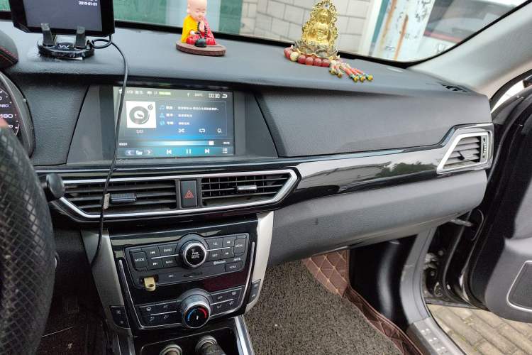 Used Zotye Domy X5 2017 Upgraded Model 1.5T CVT ZhiXian Edition Audio And AC Panel