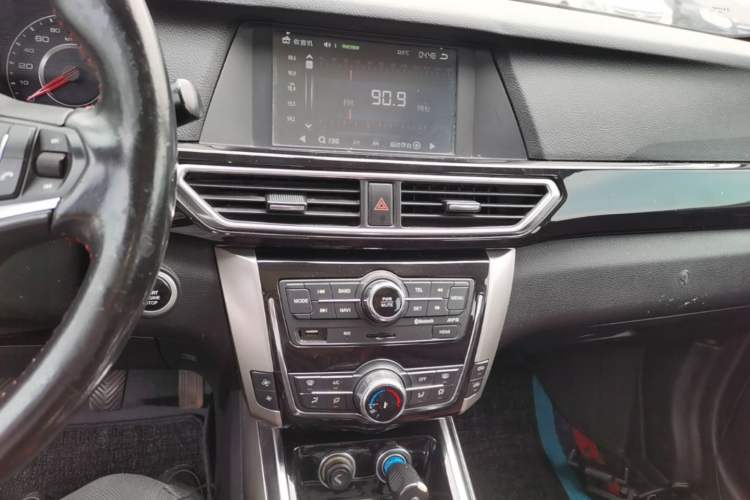 Used Zotye Domy X5 2017 Upgraded Model 1.5T Manual Luxury Edition Audio And AC Panel