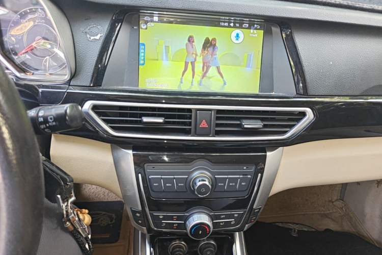 Used Zotye Domy X5 2017 Value Edition 1.6L Manual Fashion Model Audio And AC Panel