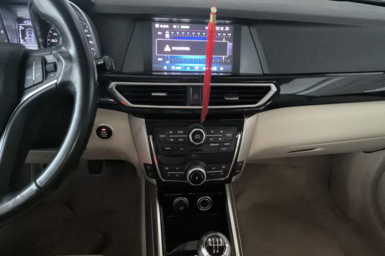 Used Zotye Domy X5 2017 Platinum Edition 1.5T Manual Luxury Model Audio And AC Panel