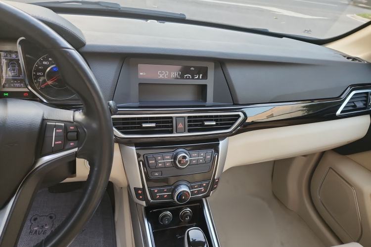 Used Zotye Domy X5 2017 Upgraded Model 1.5T CVT Landlord Edition Audio And AC Panel