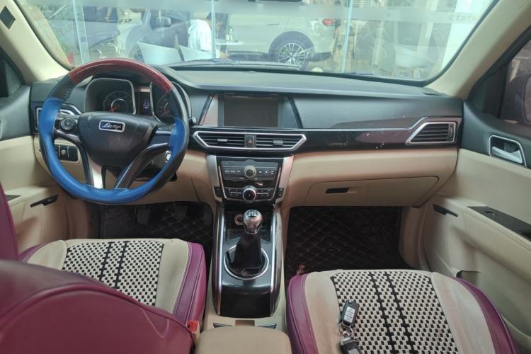 Used Zotye Domy X5 2017 Value Edition 1.6L Manual Fashion Model Center Console
