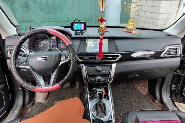 Used Zotye Domy X5 2017 Upgraded Model 1.5T CVT ZhiXian Edition Center Console
