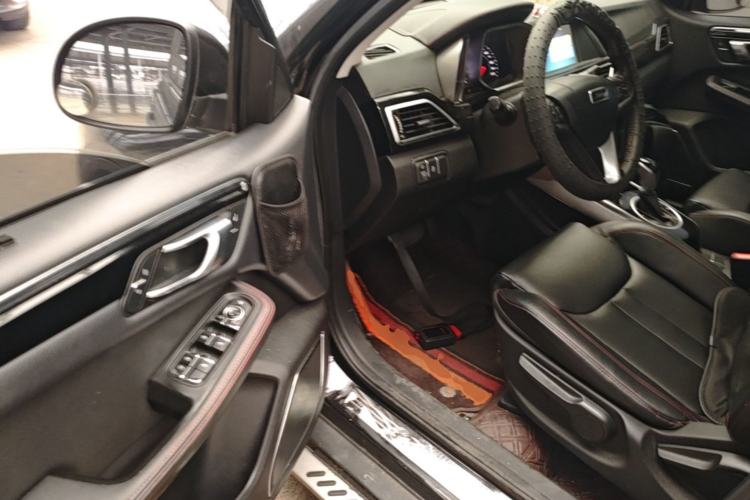 Used Zotye Domy X5 2017 Upgraded Model 1.5T CVT ZhiXian Edition Driver Seat