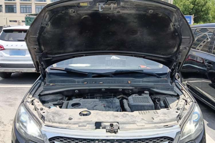 Used Zotye Domy X5 2017 Upgraded Model 1.5T Manual Luxury Version Engine Bay