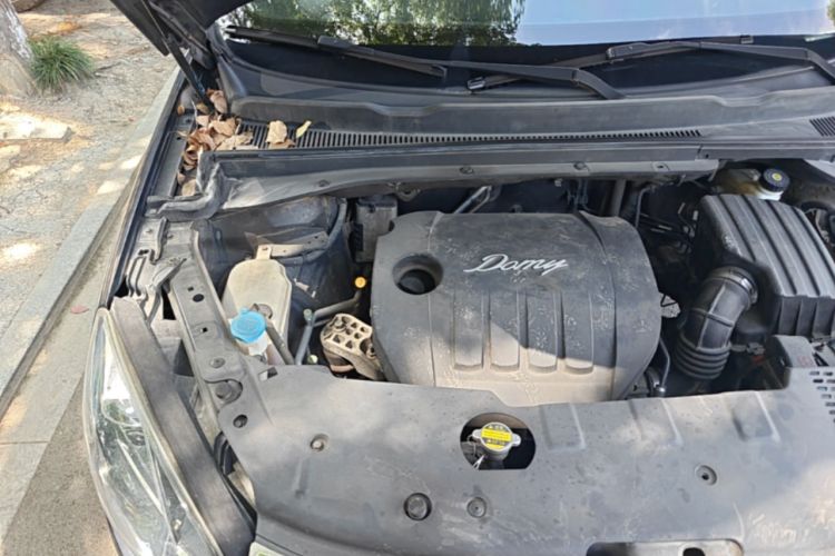 Used Zotye Domy X5 2017 Value Edition 1.6L Manual Fashion Model Engine Bay Right