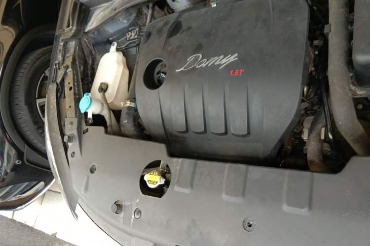 Used Zotye Domy X5 2017 Upgraded Model 1.5T CVT ZhiXian Edition Engine Bay Right