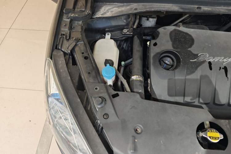 Used Zotye Domy X5 2017 Upgraded Model 1.5T CVT ZhiXian Edition Engine Bay Right