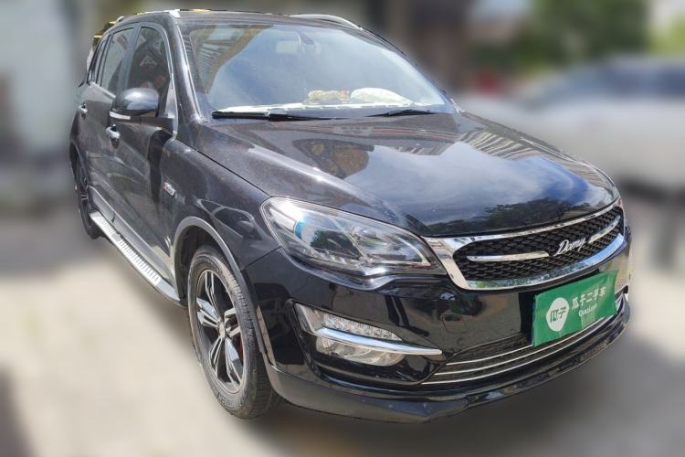 Used Zotye Domy X5 2017 Upgraded Model 1.5T Manual Luxury Version Front Right 45 Deg
