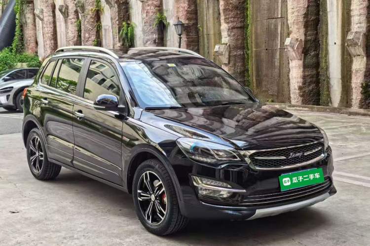Used Zotye Domy X5 2017 Upgraded Model 1.5T CVT ZhiXian Edition Front Right 45 Deg
